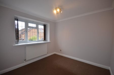 3 bedroom House To Let - Photo 4