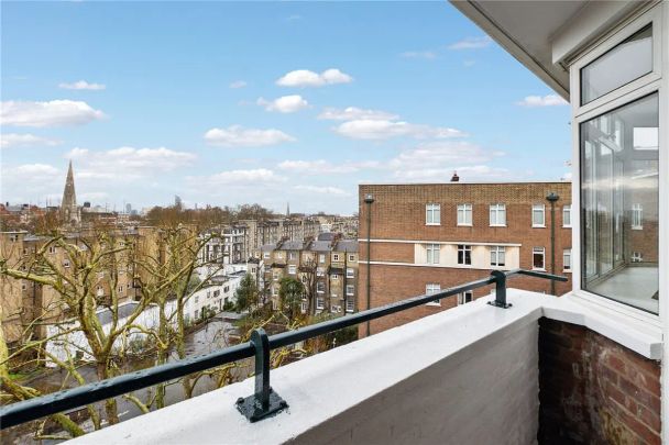 4 bedroom flat in South Kensington - Photo 1