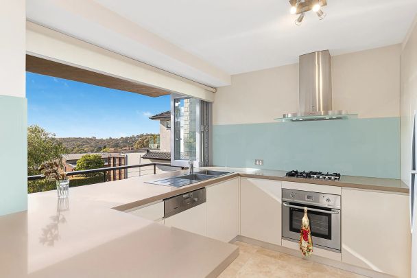 Executive Residence in Tranquil Setting - Photo 1