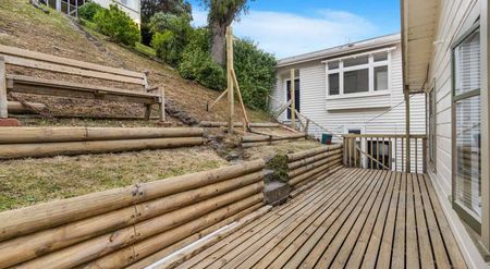 Large 4 Bedroom Home available 26th Jan - Photo 3