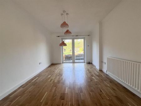 4 bedroom detached house to rent - Photo 3