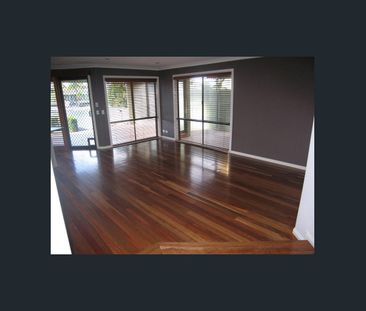 WATERFRONT HOUSE - 4 BEDROOMS|2 BATHROOMS|2 CARSPACES - Photo 1