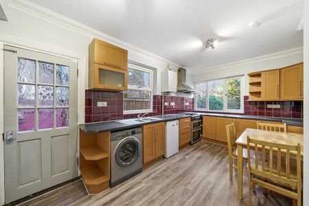 1 bedroom in a house share to rent - Photo 4