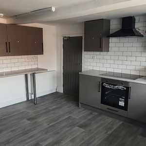 7 bedroom house of multiple occupation to rent - Photo 2