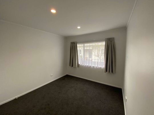 Beautifully Presented 2-Bedroom Unit in Prime Location! - Photo 1