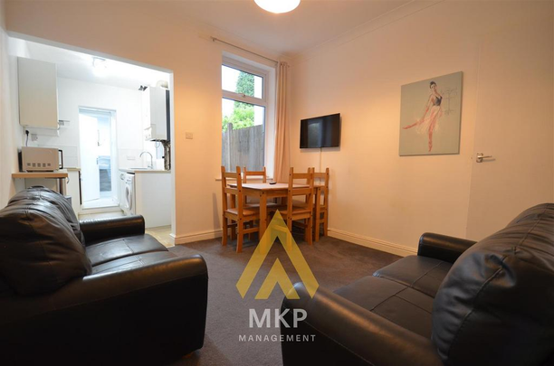 4 bedroom terraced house to rent - Photo 1