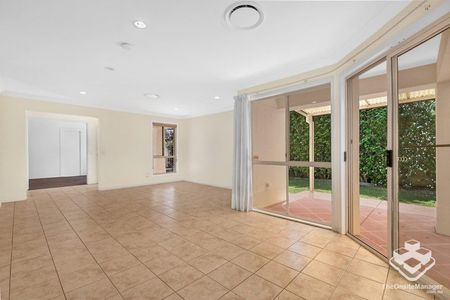 Family Home in a Quiet Robina Cul-de-sac â Spacious, Comfortable & Convenient - Photo 3