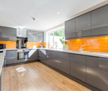 OX Living is proud to present this high-quality co-living property,... - Photo 5