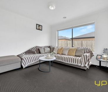 8 Verdant Drive, Clyde North - Photo 3