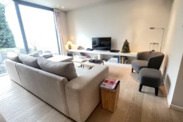 Luxueus, modern villa/appartement met 3 kamers, 1 privé - parkeerplaats, terras en tuintje. - Foto 1