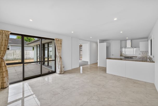 Spacious 4 Bedroom Family Home In Sought After Burwood! - Photo 1