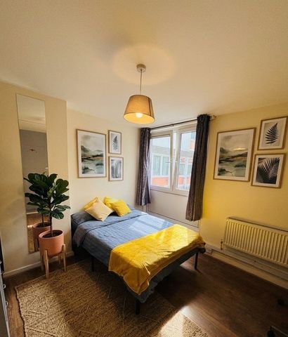 Room in a Shared Flat, Thomas Baines Road, SW11 - Photo 3