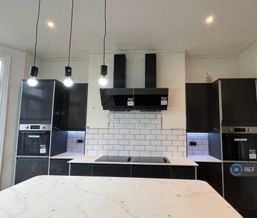 1 bedroom in a house share to rent - Photo 6