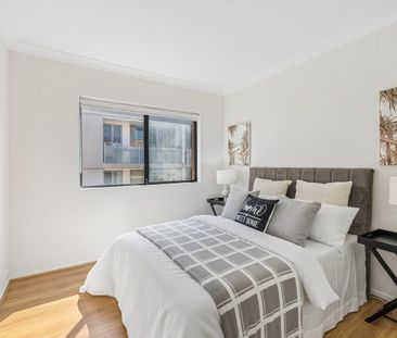 Spacious Two-Bedroom Apartment in a Convenient Burwood Location - Photo 4