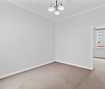 Prime inner-city location with excellent transport links - Photo 2