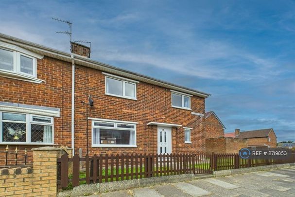 3 bedroom semi-detached house to rent - Photo 1