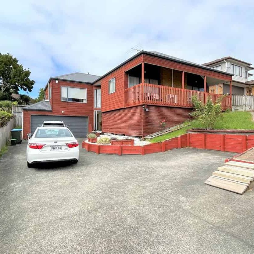 Beautiful 4 Bedroom House in Blockhouse Bay - Photo 1