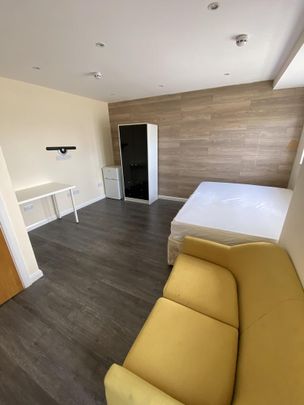 1 bedroom in a house share to rent - Photo 1