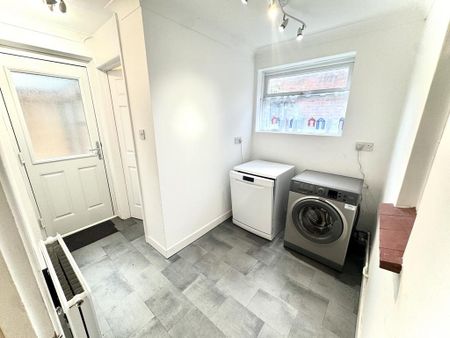 3 bedroom semi-detached house to rent - Photo 3