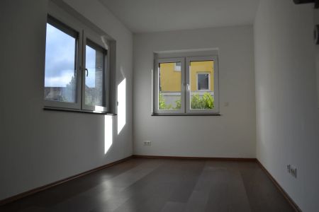 ATEMBERAUBENDER GARTEN - ZENTRAL BEGEHBARE ZIMMER - KÜCHE - AB SOFORT VERFÜGBAR! - Foto 5