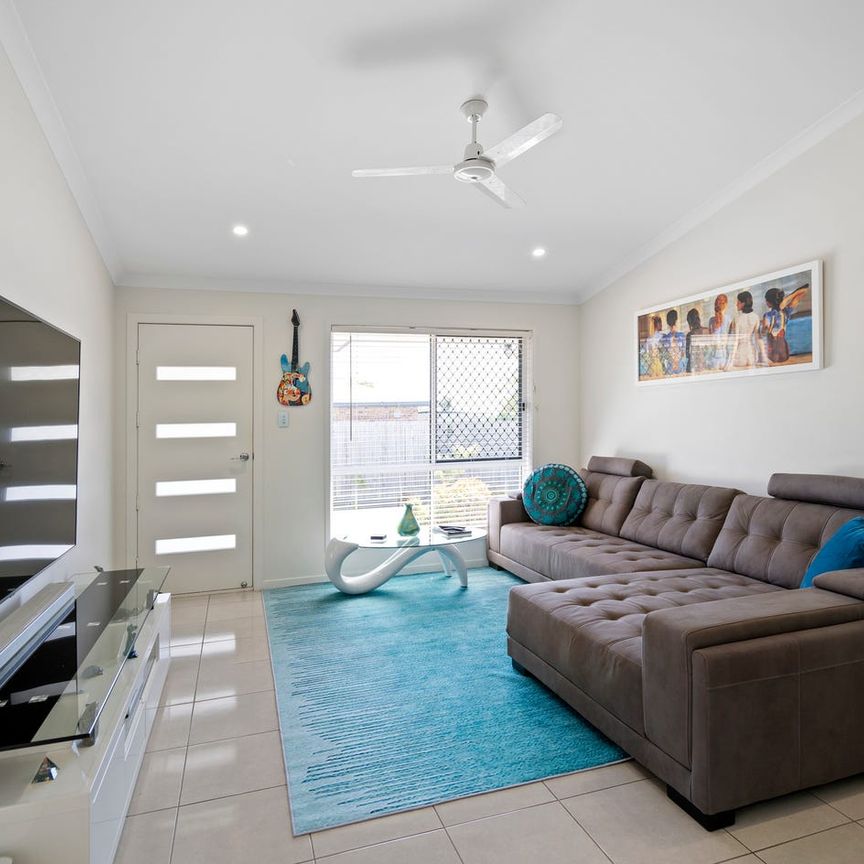 Fully Furnished 2-Bedroom Unit – Move in Before Christmas! - Photo 1