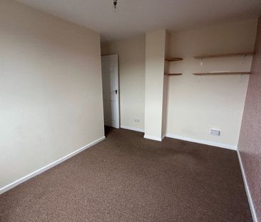 Gleadmere, Widnes, Cheshire, WA8 - Photo 3