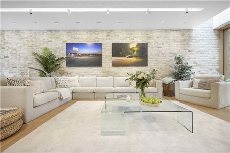 Boasting an highly enviable location this beautifully designed 3 bedroom mews house offers high specification fittings with luxurious décor. - Photo 3