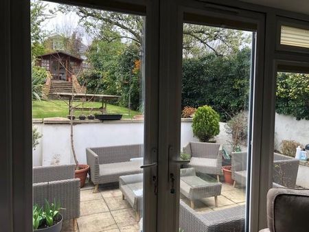 4 bedroom semi-detached house to rent - Photo 2