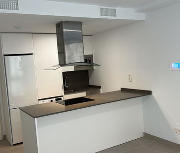 Middle Floor Apartment in Estepona - Photo 4