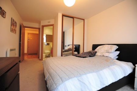 2 bedroom flat to rent - Photo 2