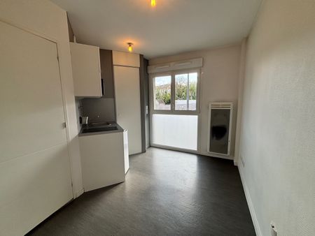 Location Appartement 1 pièce 17m² - Photo 2