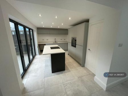 3 bedroom semi-detached house to rent - Photo 3