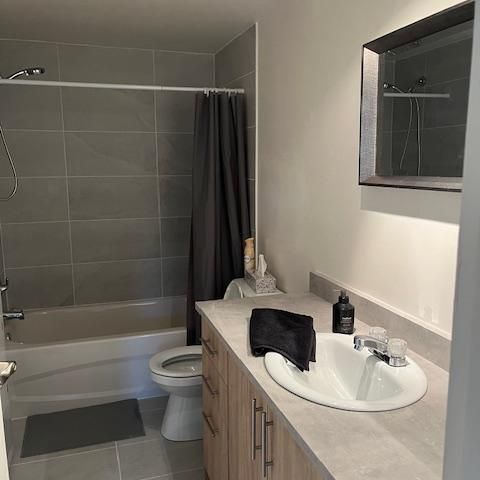 51/2 Québec**Charlesbourg**Ascenseur**Insonorisé**Rénové**Non fumeur**Libre décembre et janvier**1350$ Non chauffé - Photo 1