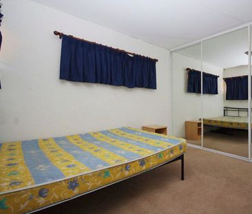 2 Bed Unit in Prime Woolloongabba Location - Photo 2