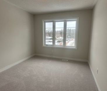 1523 Davis Loop Innisfil | $3300 per month | Plus Heat | Plus Water... - Photo 5