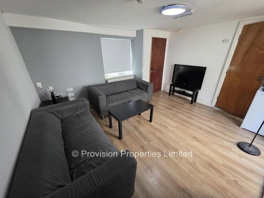 5 bedroom flat to rent - Photo 1