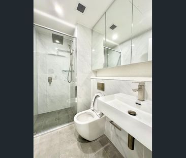 Large size 2 Bedroom Apartment, close to the station - Photo 3