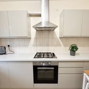 Room in a Shared Flat, Templar House, NW2 - Photo 2