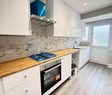 3 bedroom terraced house to rent - Photo 3