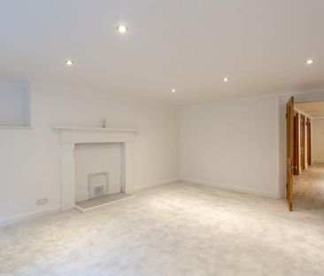3 bedroom flat to rent - Photo 1