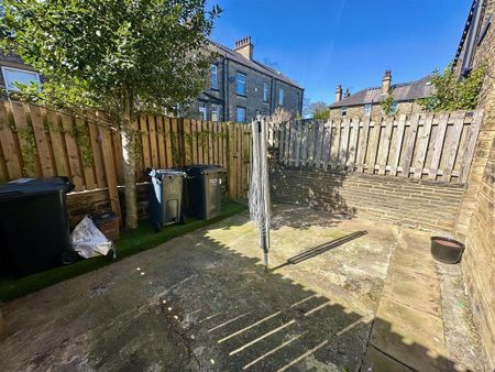 3 bedroom end of terrace house to rent - Photo 5