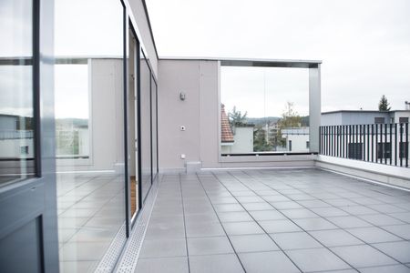 Moderne 3.5-Zimmer-Dachwohnung mit grosser Terrasse in Oberentfelden - Foto 4