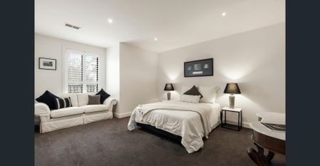 Fully Furnished Brighton Luxury - Photo 5