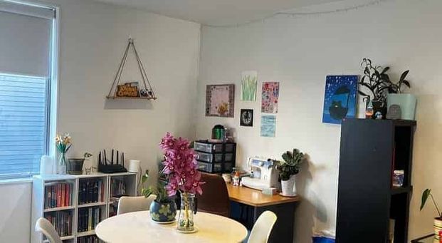 Stylish 3BR Townhouse in Newtown - Photo 1