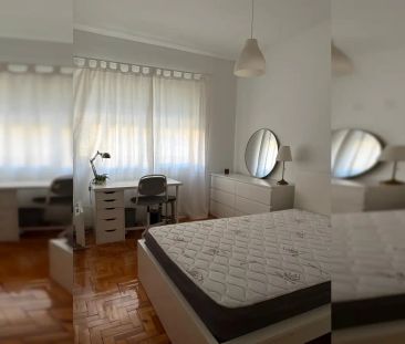 Room in a shared apartment for rent in Porto, only for females and ... - Photo 2