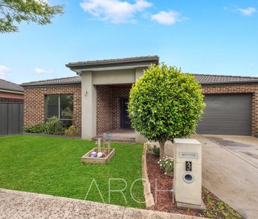 GENEROUS FAMILY HOME! - Photo 3