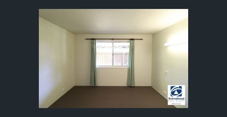 Large 4 Bedroom Home- Break lease. Rent will increase mid February. to $495 p/w - Photo 2