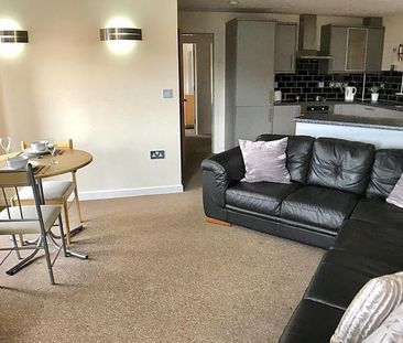 1 bedroom in a flat share to rent - Photo 4