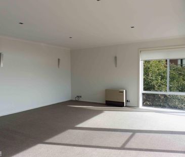 Private & Peaceful Townhouse - Photo 3