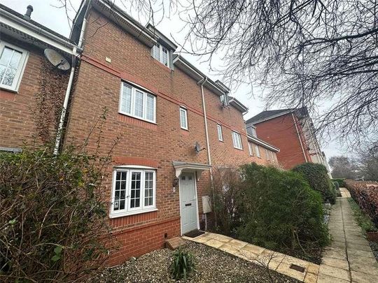 Fox Court, Aldershot, Hampshire, GU12 - Photo 1